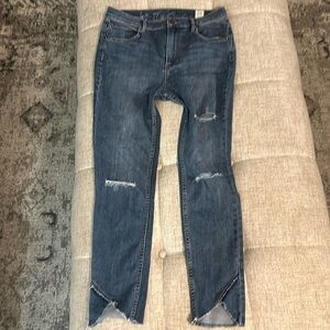WE THE FREE FRAYED HEM DENIM JEANS SIZE 28